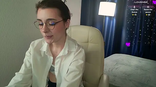 ElizabethMilller  online show from June 13, 9:46 pm