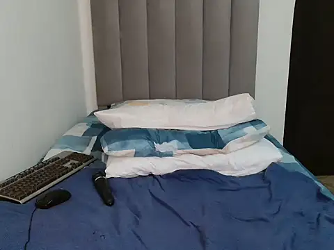 Sex bomb30 online show from October 24, 1:40 pm