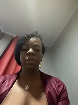 Snapshot of Priihmedeiros chatting on May 4, 9:27 am Priihmedeiros online show from May 4, 9:27 am