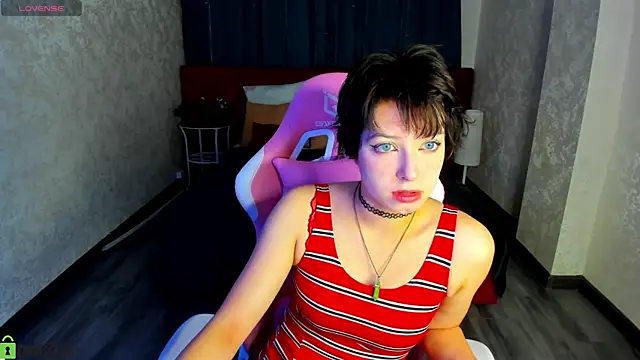 Snapshot of Sara_Frayer chatting on October 7, 1:03 am Sara Frayer online show from October 7, 1:03 am