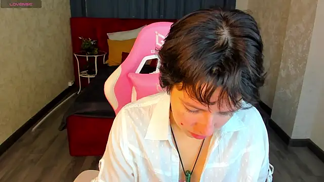 Snapshot of Sara_Frayer chatting on October 9, 1:03 am Sara Frayer online show from October 9, 1:03 am