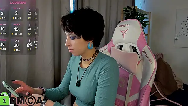 Snapshot of Sara_Frayer chatting on October 24, 4:09 am Sara Frayer online show from October 24, 4:09 am