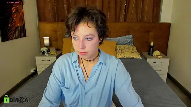 Snapshot of Sara_Frayer chatting on October 25, 1:02 am Sara Frayer online show from October 25, 1:02 am