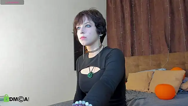 Snapshot of Sara_Frayer chatting on October 29, 9:44 am Sara Frayer online show from October 29, 9:44 am