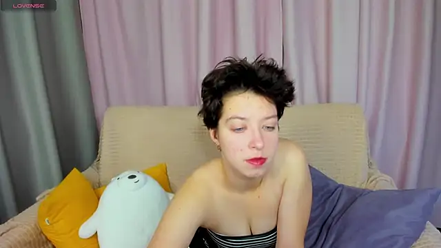 Snapshot of Sara_Frayer chatting on November 12, 1:17 am Sara Frayer online show from November 12, 1:17 am