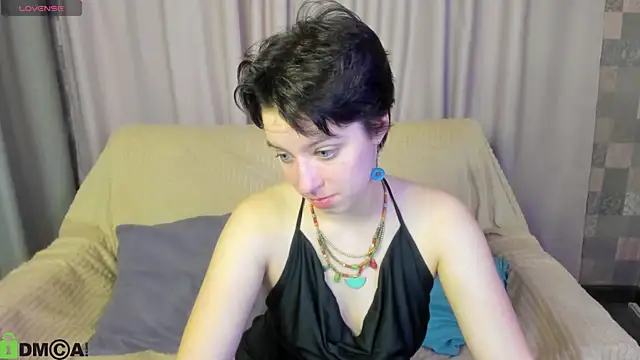 Snapshot of Sara_Frayer chatting on November 17, 1:11 am Sara Frayer online show from November 17, 1:11 am