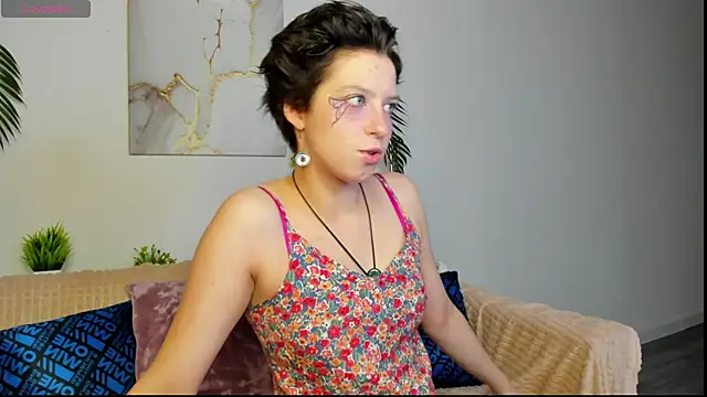 Snapshot of Sara_Frayer chatting on November 18, 9:14 am Sara Frayer online show from November 18, 9:14 am