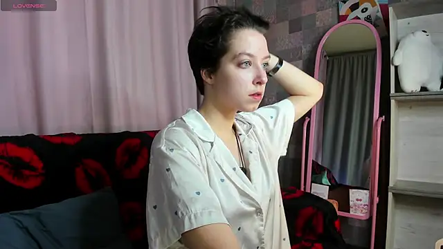 Snapshot of Sara_Frayer chatting on November 27, 1:18 am Sara Frayer online show from November 27, 1:18 am