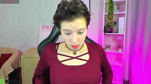 Snapshot of Sara_Frayer chatting on November 28, 12:57 am Sara Frayer online show from November 28, 12:57 am