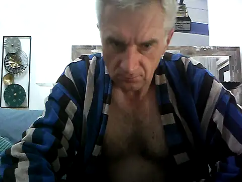 Snapshot of Vintermelon2 chatting on October 3, 6:32 am Vintermelon2 online show from October 3, 6:32 am