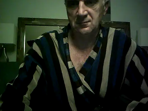 Snapshot of Vintermelon2 chatting on October 4, 4:21 am Vintermelon2 online show from October 4, 4:21 am