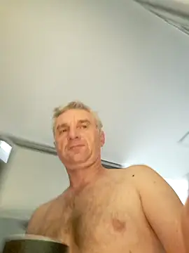 Snapshot of Vintermelon2 chatting on October 5, 8:01 am Vintermelon2 online show from October 5, 8:01 am