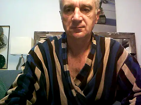 Snapshot of Vintermelon2 chatting on October 6, 5:38 am Vintermelon2 online show from October 6, 5:38 am