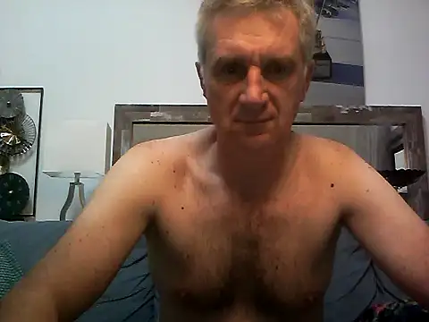 Snapshot of Vintermelon2 chatting on October 9, 6:44 am Vintermelon2 online show from October 9, 6:44 am