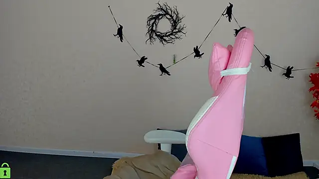 L1na Reeds online show from November 4, 8:57 am