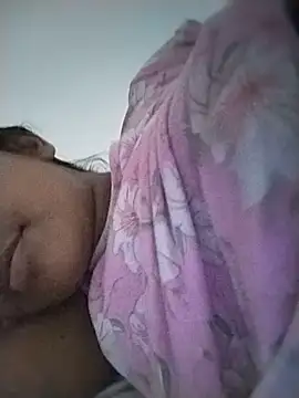 Snapshot of hottywife-03 chatting on June 5, 12:00 pm hottywife-03 online show from June 5, 12:00 pm