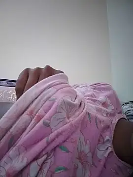 Snapshot of hottywife-03 chatting on June 12, 12:53 am hottywife-03 online show from June 12, 12:53 am