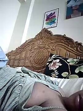 Snapshot of hottywife-03 chatting on July 13, 12:13 am hottywife-03 online show from July 13, 12:13 am