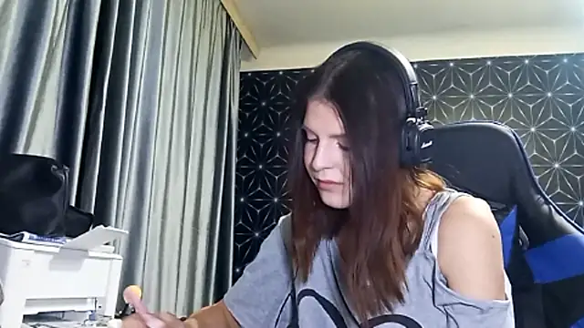 Snapshot of LissaKradfer chatting on October 7, 1:19 pm LissaKradfer online show from October 7, 1:19 pm