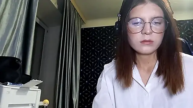 Snapshot of LissaKradfer chatting on October 11, 1:20 pm LissaKradfer online show from October 11, 1:20 pm