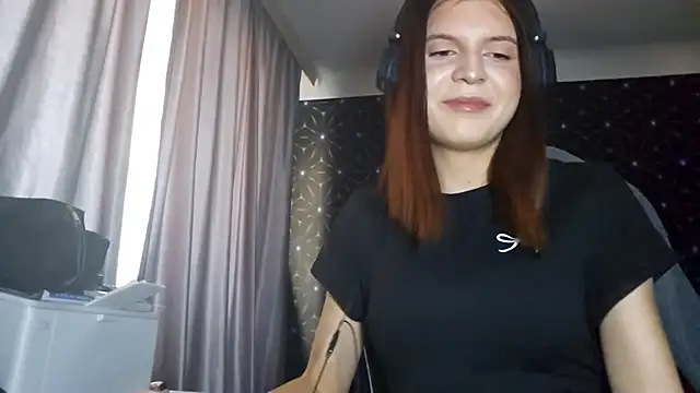 Snapshot of LissaKradfer chatting on October 18, 7:20 am LissaKradfer online show from October 18, 7:20 am