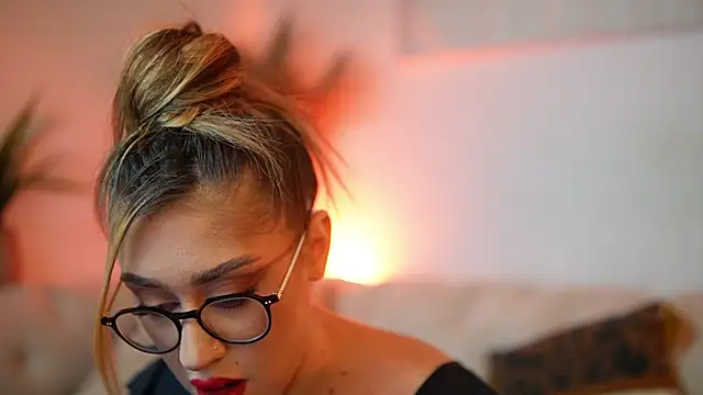 AileenKiss online show from December 2, 8:04 pm