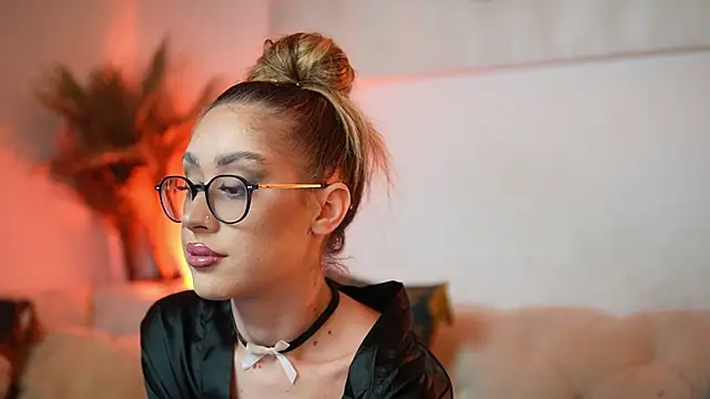 AileenKiss online show from December 19, 9:33 pm