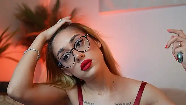 AileenKiss online show from February 19, 10:06 pm