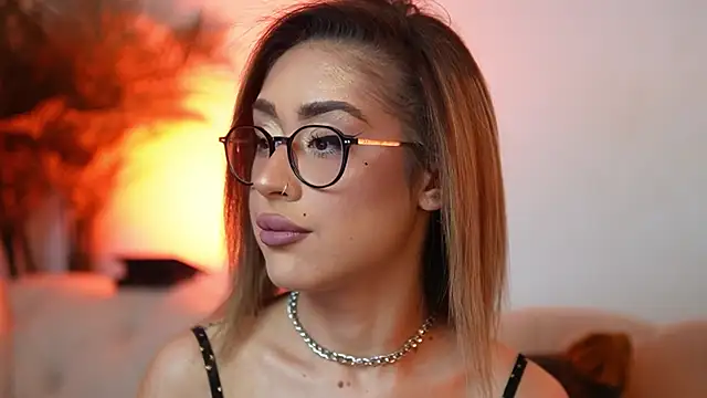 AileenKiss online show from June 16, 8:33 pm