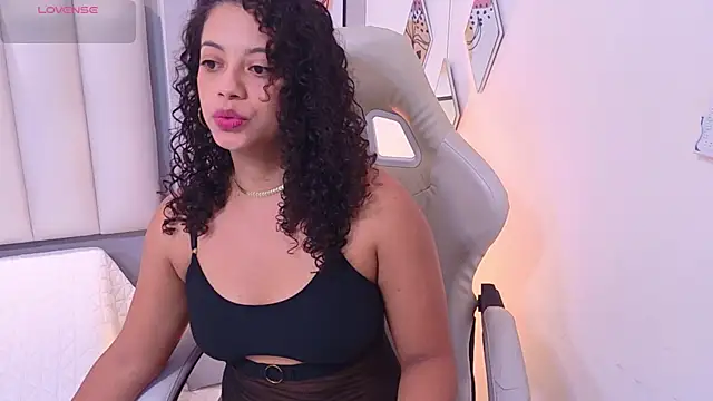 Snapshot of CamilaLevy chatting on June 22, 12:24 pm CamilaLevy online show from June 22, 12:24 pm