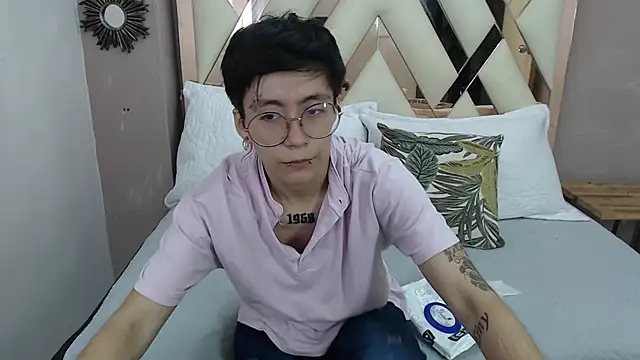 Snapshot of Teddy_Jacobs chatting on October 7, 7:44 pm Teddy Jacobs online show from October 7, 7:44 pm