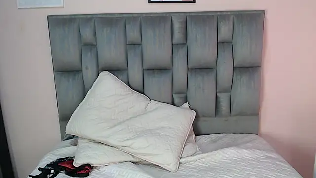 Kitty foxx  online show from October 11, 3:54 pm