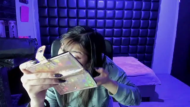 Violetta Swett  online show from December 17, 1:50 pm