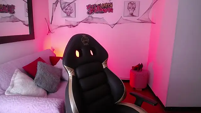 Snapshot of Andy_Eagleton_20_ chatting on October 17, 2:26 am Andy Eagleton 20 online show from October 17, 2:26 am