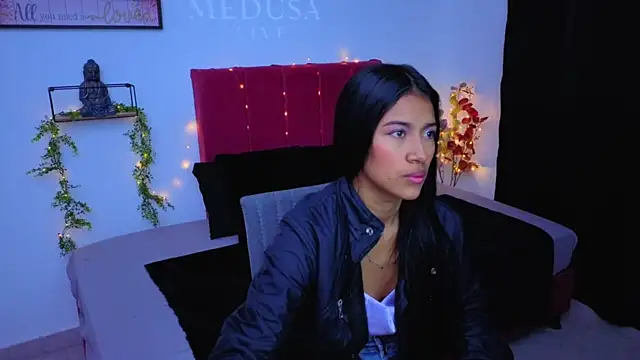 Snapshot of alejamedusa chatting on October 7, 11:29 am alejamedusa online show from October 7, 11:29 am