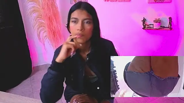 Snapshot of alejamedusa chatting on October 12, 3:33 pm alejamedusa online show from October 12, 3:33 pm