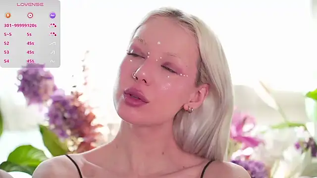 RanyThomson online show from October 29, 9:11 am