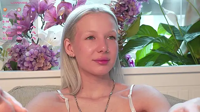 RanyThomson online show from November 14, 12:04 pm