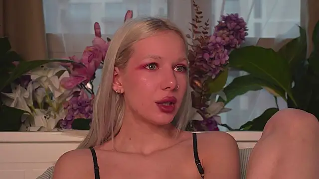 RanyThomson online show from November 29, 1:47 pm