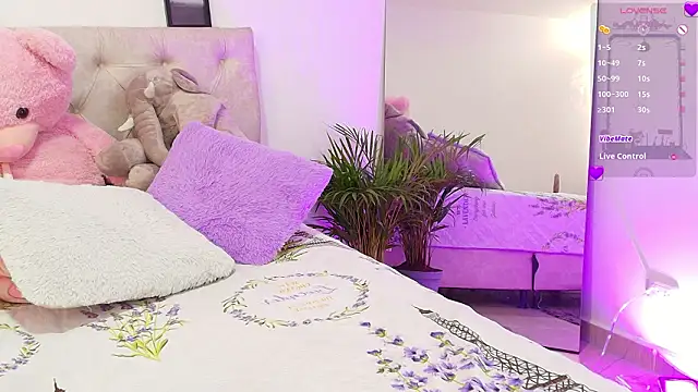 SoofiKiss online show from February 5, 8:24 pm