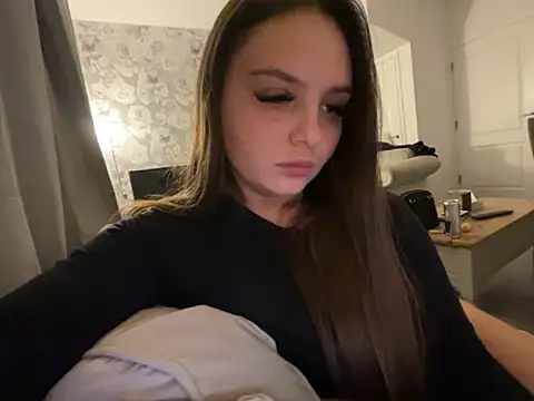 Snapshot of EllaStarrxxx chatting on November 3, 12:13 am EllaStarrxxx online show from November 3, 12:13 am