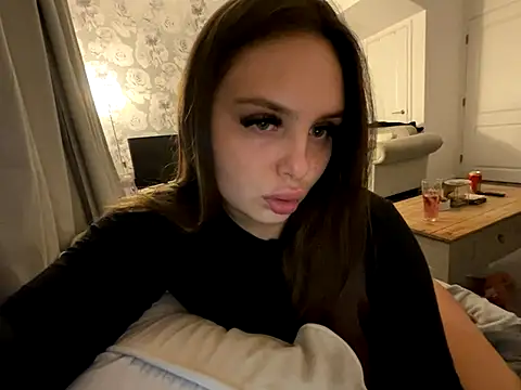 Snapshot of EllaStarrxxx chatting on November 4, 12:10 am EllaStarrxxx online show from November 4, 12:10 am