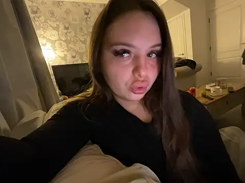 Snapshot of EllaStarrxxx chatting on November 12, 4:13 am EllaStarrxxx online show from November 12, 4:13 am