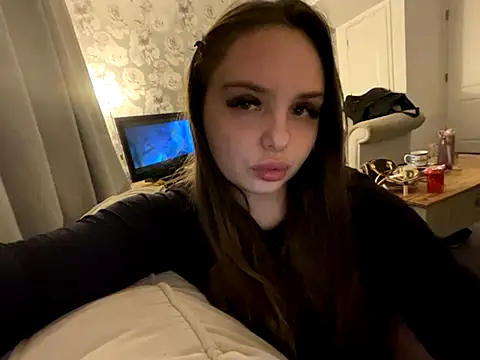 Snapshot of EllaStarrxxx chatting on November 23, 1:05 am EllaStarrxxx online show from November 23, 1:05 am