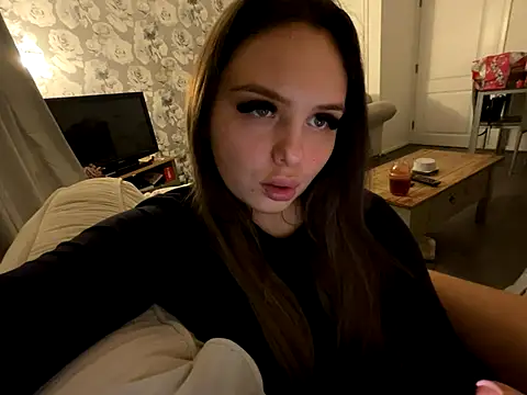 Snapshot of EllaStarrxxx chatting on January 9, 1:08 am EllaStarrxxx online show from January 9, 1:08 am