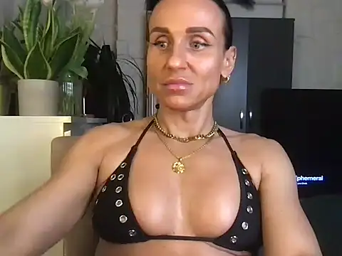 GluteQueenE online show from January 14, 8:03 pm