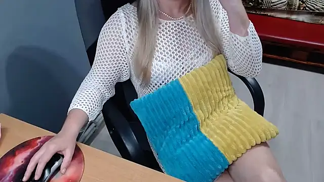 Ledi Catherin online show from May 1, 8:13 pm