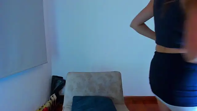 Snapshot of Velourmuse chatting on May 5, 11:02 pm Velourmuse online show from May 5, 11:02 pm