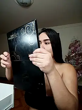 Snapshot of Mia_belmontt chatting on December 3, 4:49 pm Mia belmontt online show from December 3, 4:49 pm