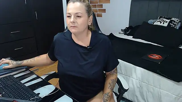 Snapshot of perlagoloza05 chatting on June 4, 3:01 am perlagoloza05 online show from June 4, 3:01 am